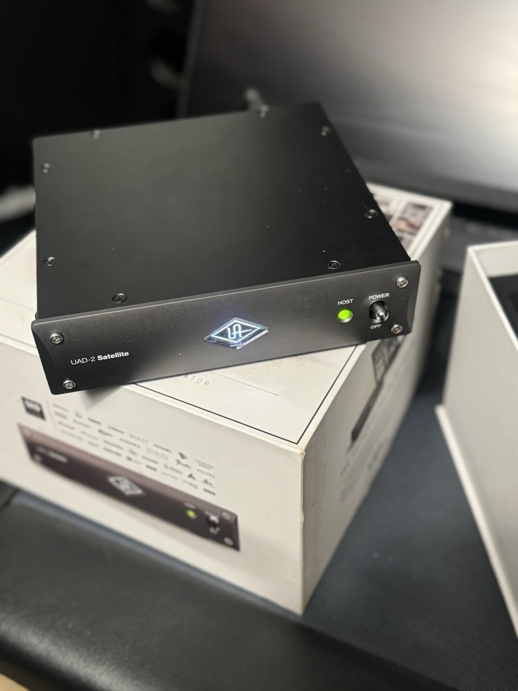 Universal Audio UAD-2 Satellite Thunderbolt Audio Interface w/ Adapter & Cable