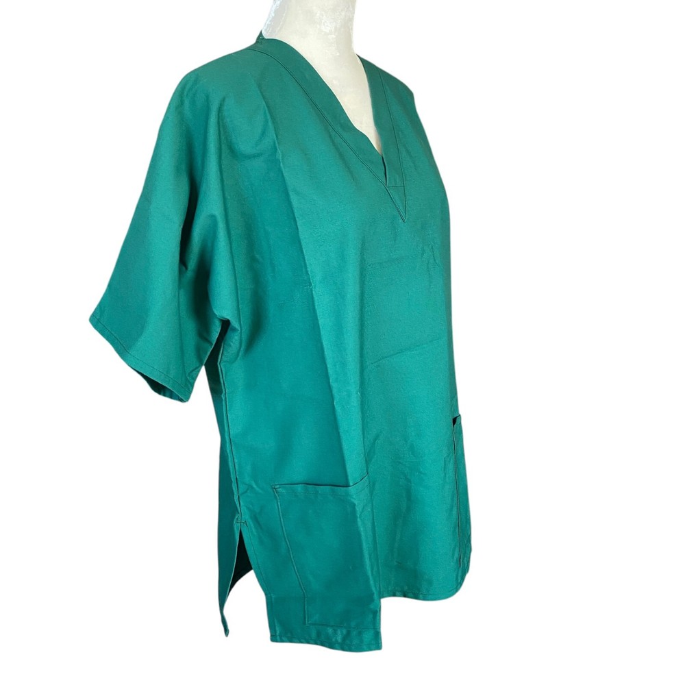 Bettie Dawn solid green short sleeve v-neck pullover scrub top with pockets M