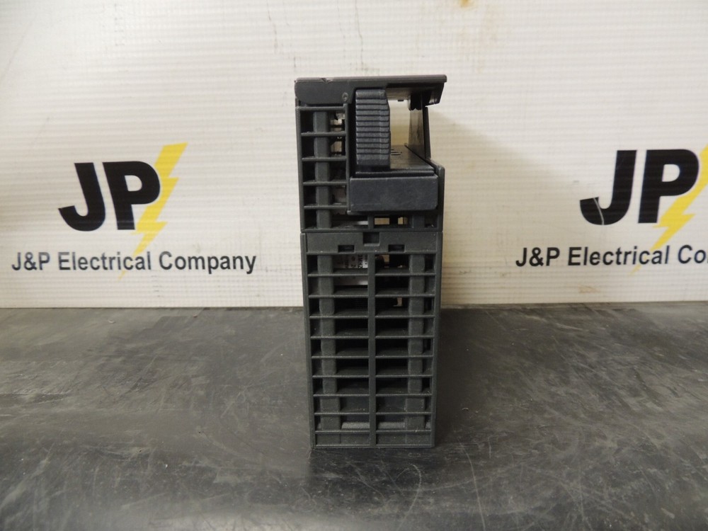 * SIEMENS SIMATIC S7-300 6ES7 322-1HH01-0AA0 RELAY OUTPUT MODULE