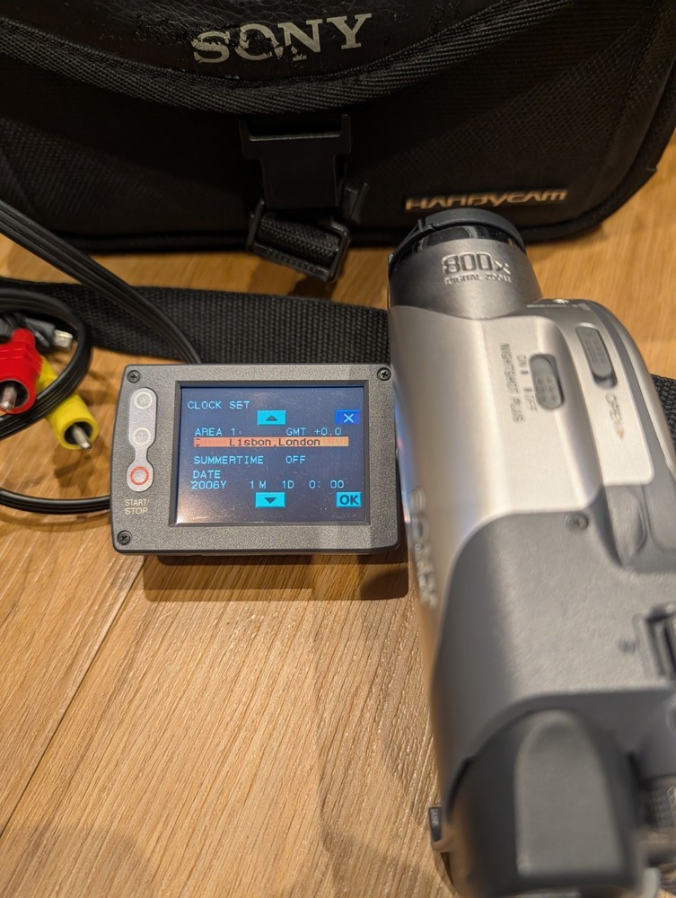 Sony DVD105E Digital Video Camera + box + case