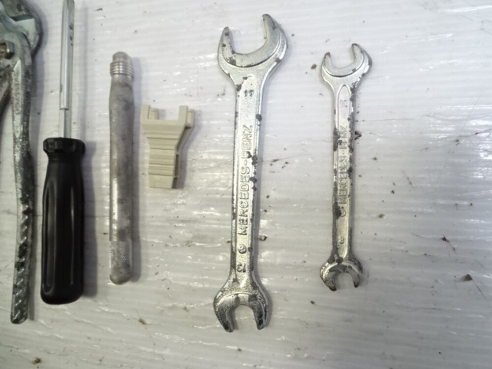 01 Mercedes R170 SLK320 tool kit