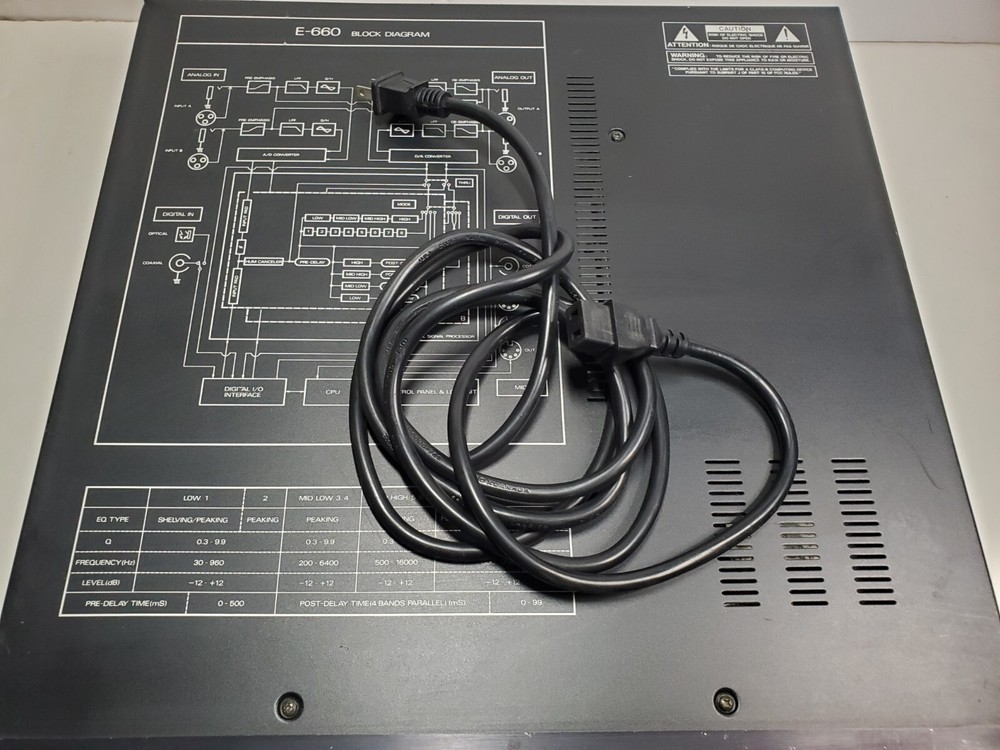 Roland E-660 Digital Parametric EQ Equalizer - Good Cosmetic