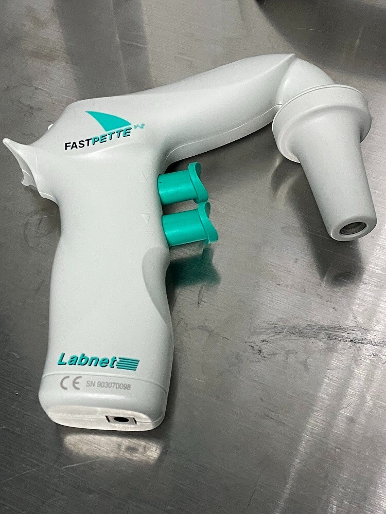 Labnet FastPette V2 Pipette Controller with Bench Stand and Charger, tested.