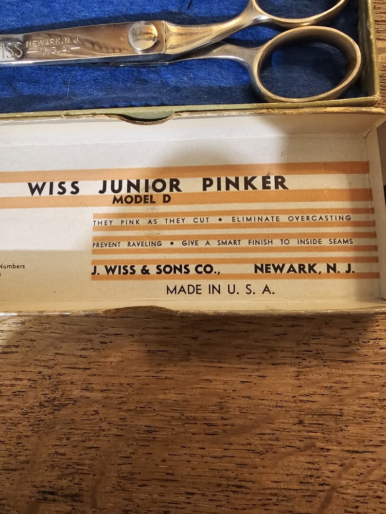 Vintage WISS Junior Pinker Model D With Original Box (Bin3)