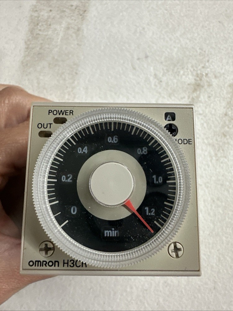 Omron H3CR-A Timer