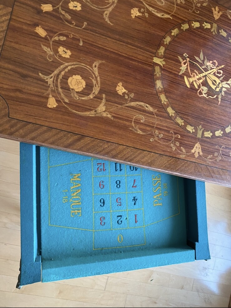 Foldable wood poker table