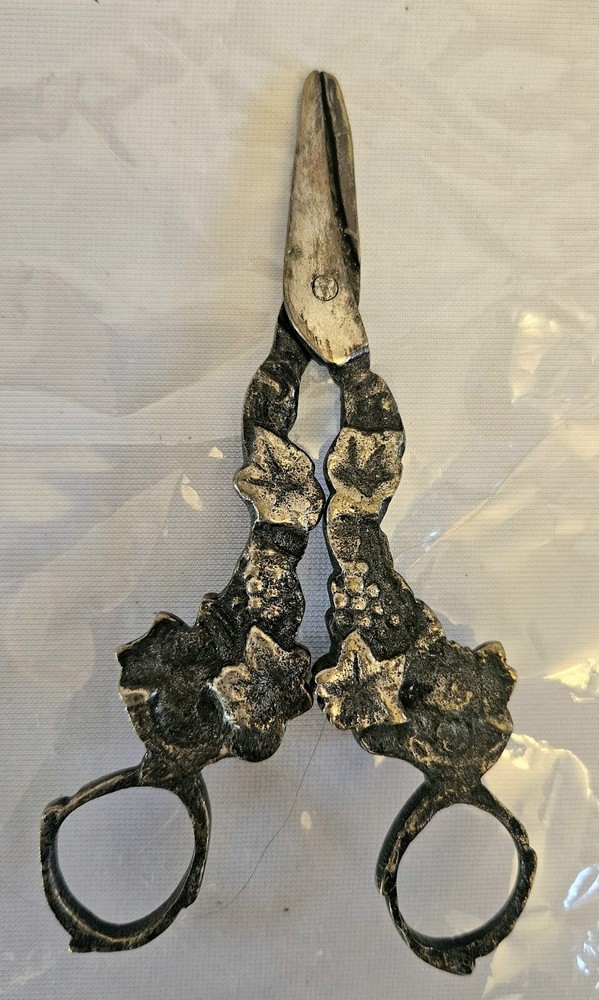 Antique Silver-Plated Victorian Style Grapes Scissors Grapevine Floral Pattern