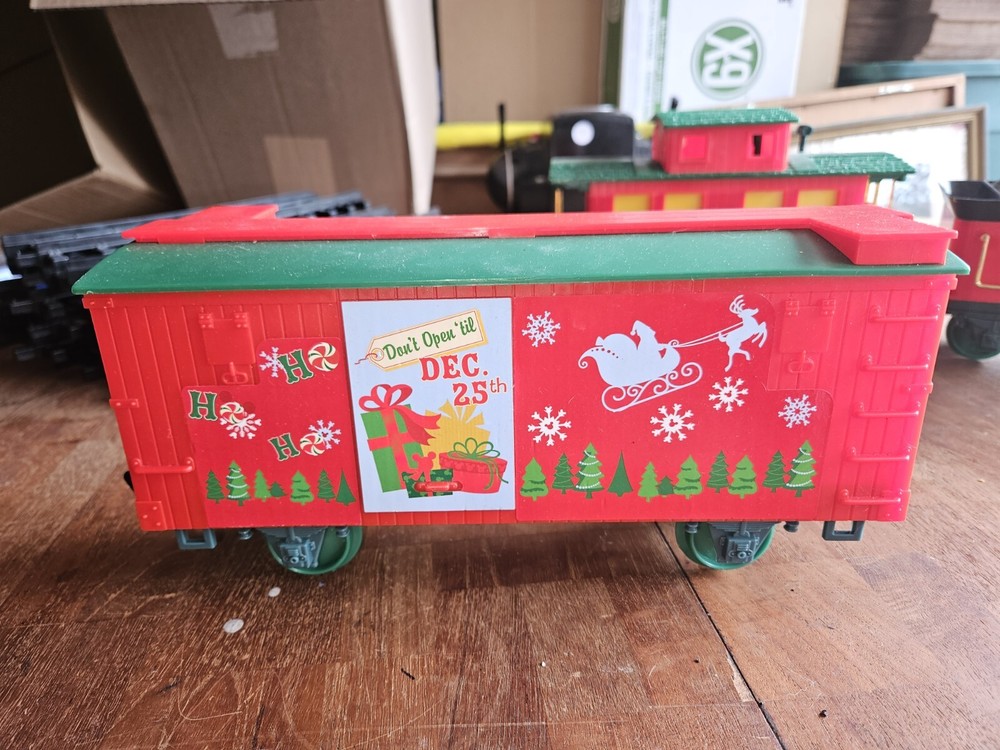 DISNEY G SCALE CHRISTMAS TRAIN - Untested
