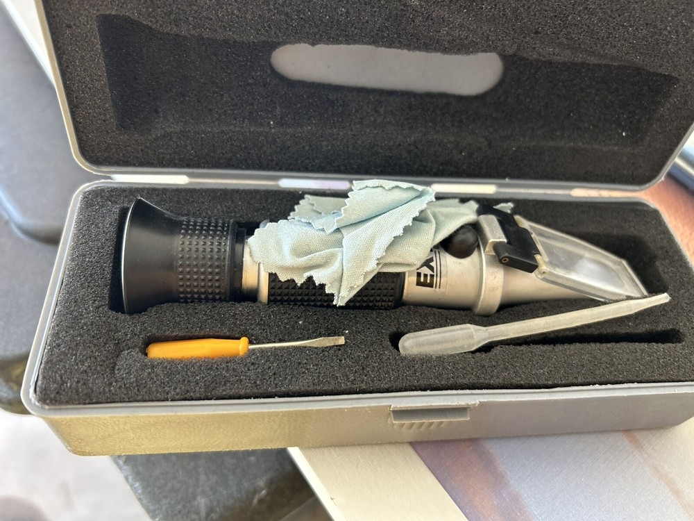 Extech Instruments RF15 Portable Refractometer With Case Untested