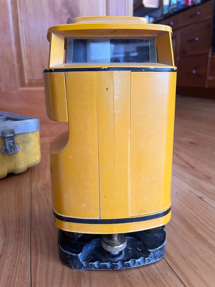 Laser Alignment Laser Beacon model 3900 With Case UNTESTED