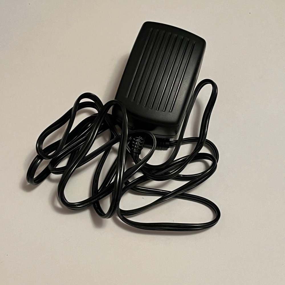 D-Link DI-701 Cable/DSL Internet Sharing Router: Has all components and docs