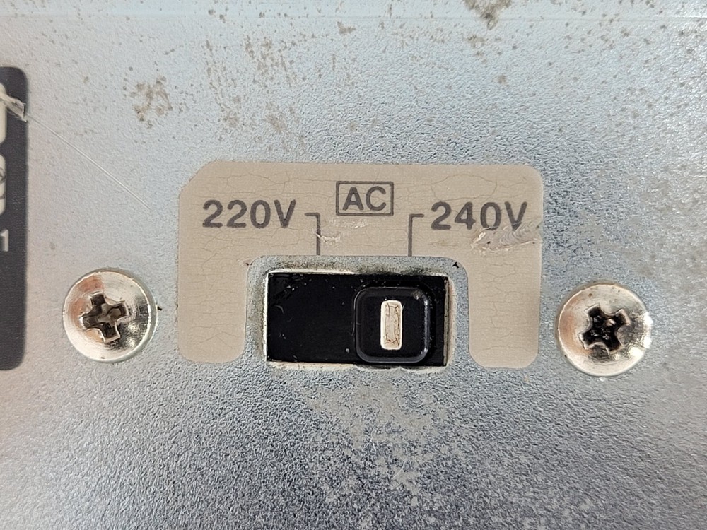KEYENCE LT-8106 LASER FOCUS DISPLACEMENT METER