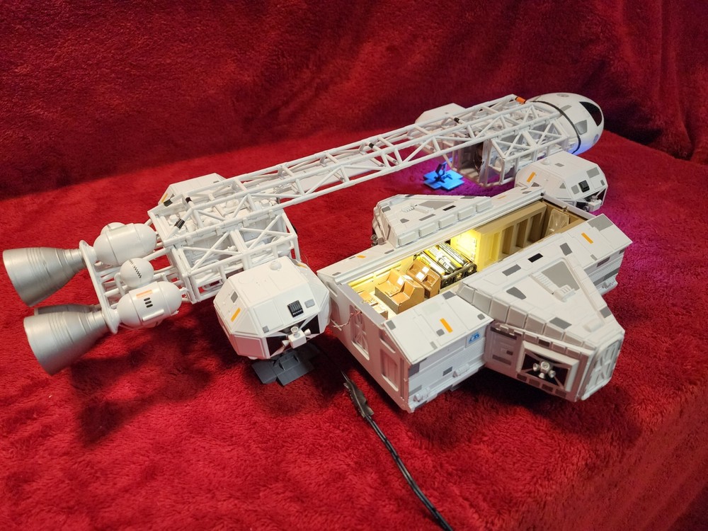 Space: 1999 Eagle 2 Lit Model With Complete Lab Interior, SOUND EFFECTS!!!!!!!!