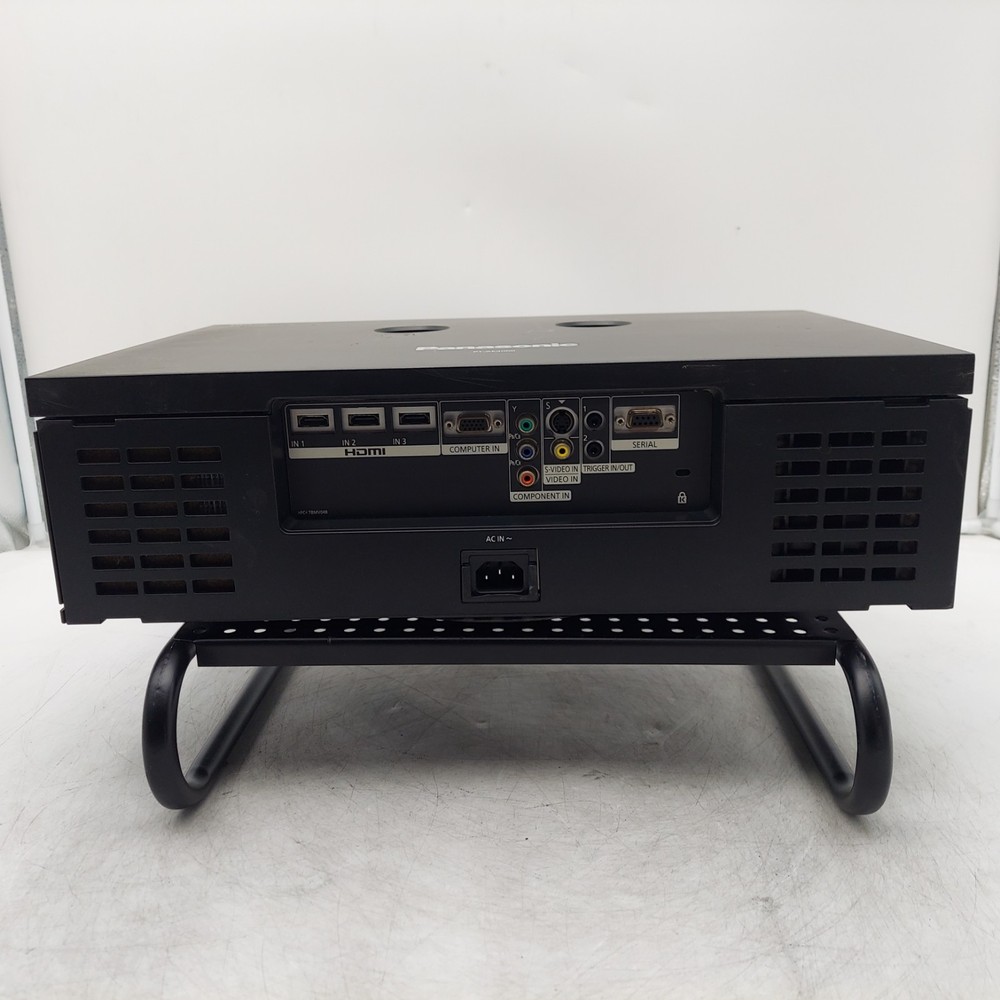 Panasonic PT-AE4000 LCD Projector - FOR PARTS
