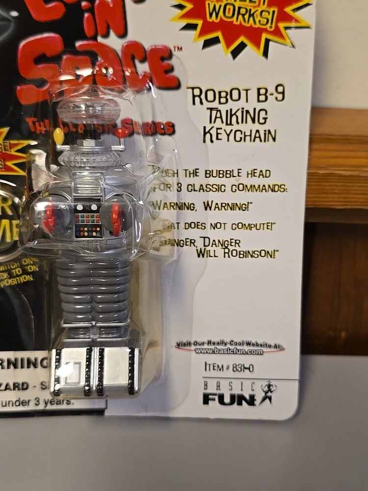 LOST IN SPACE ROBOT B-9 Talking Keychain New Sealed Basic Fun 1997
