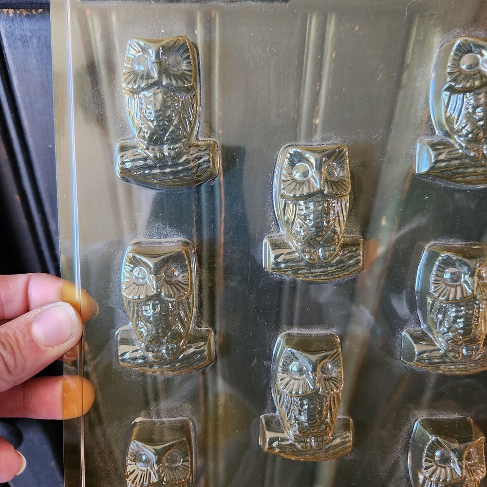 Vintage Wangs Plastic Candy Mold Owl Perched On Tree Stump 2"