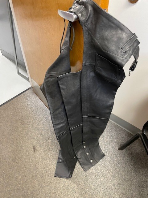 River Road Black Women's Leather Plain Chaps  SZ 14