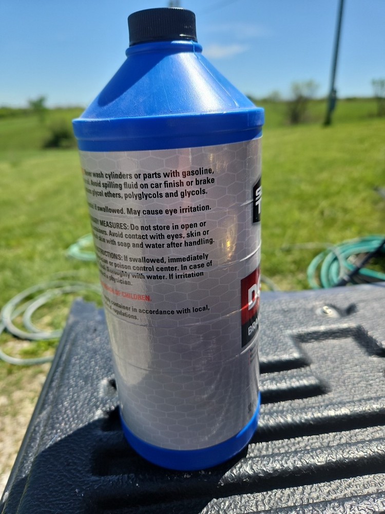 Super Tech DOT 4 Brake Fluid, 32oz Genuine Bottle