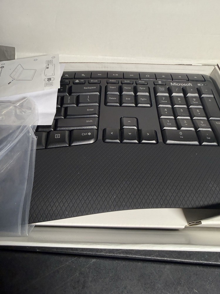 Microsoft Windows Wireless Comfort 5050 Desktop Keyboard with Mouse NO DONGLE