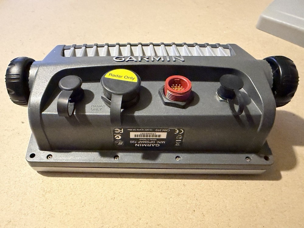 Garmin GPSMAP 720 (Head Unit/Cover/Knobs) Chartplotter Radar