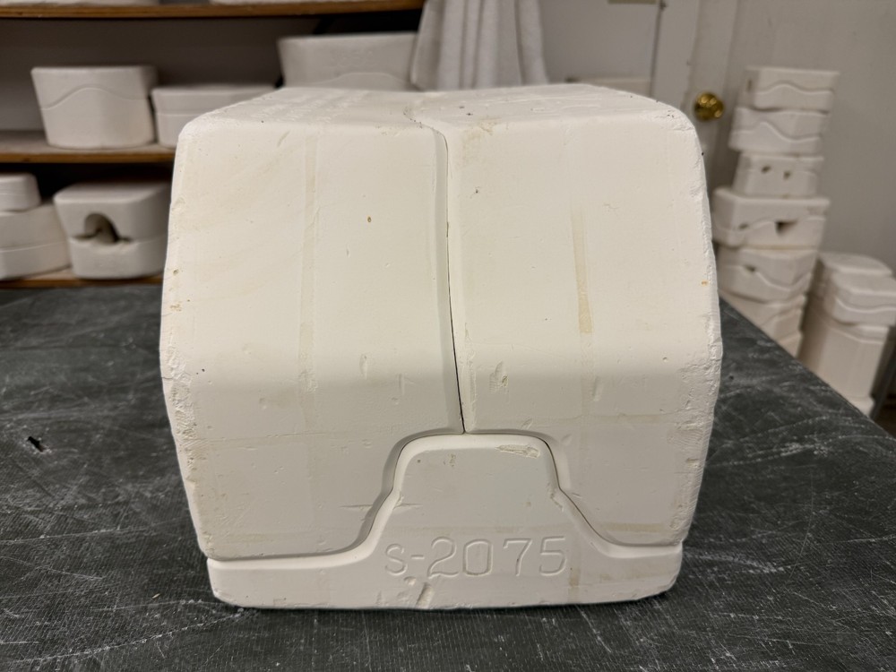 VINTAGE SCIOTO CERAMIC MOLD #S-2075 CLIMBING SQUIRREL