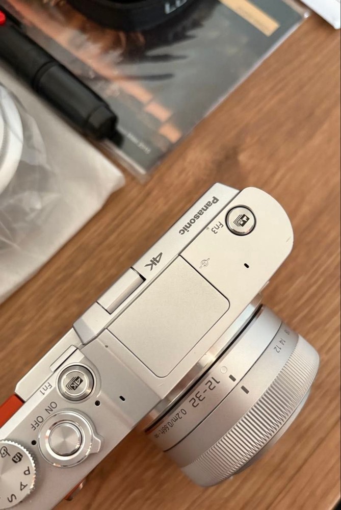 Panasonic LUMIX DC-GF10W Full Kit