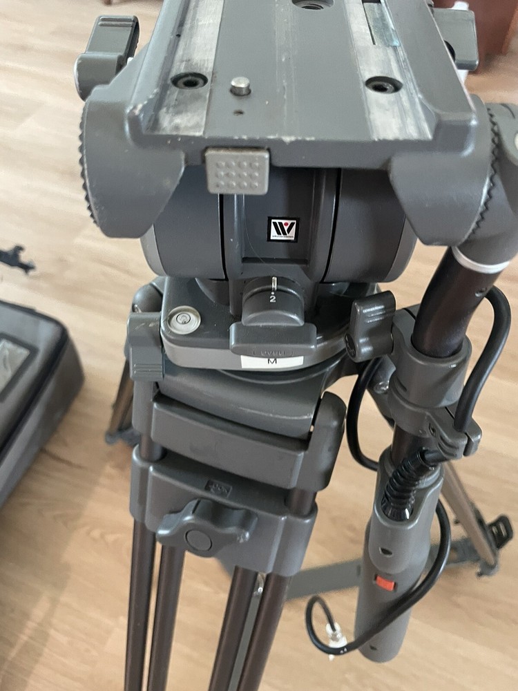 LIBEC T77 TRIPOD w/ Libec H60 (II) Head And Case, Head Is Missing Plate