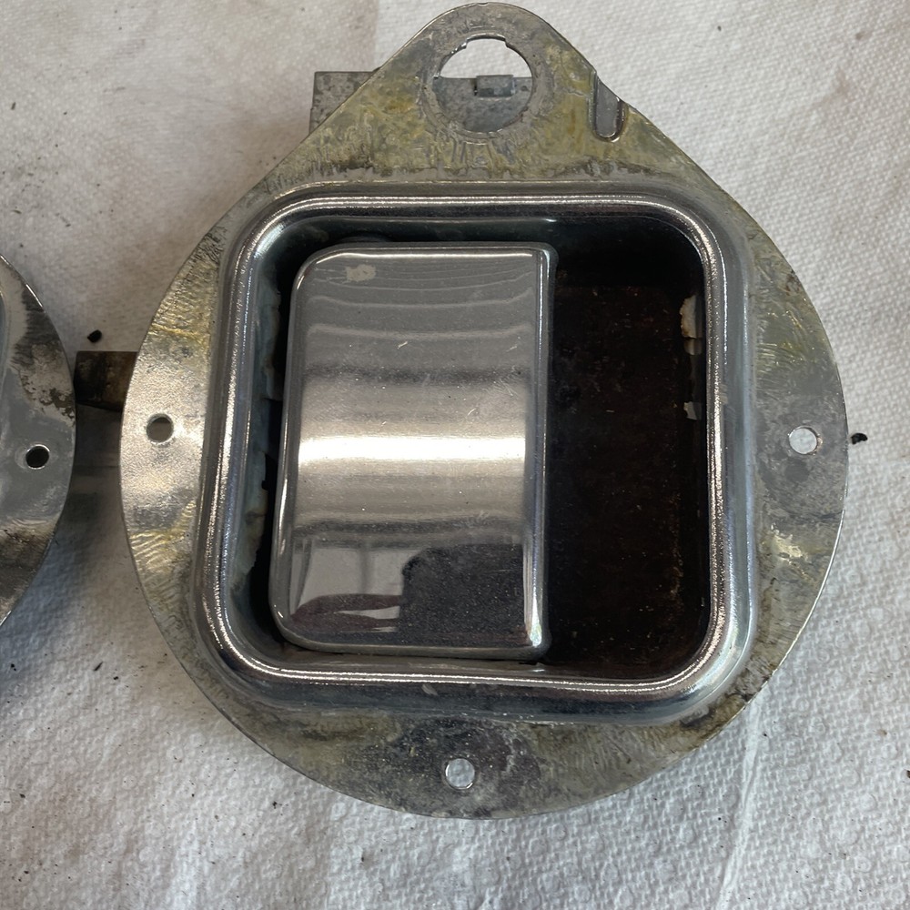 Peterbilt 379 Passengers/sleeper Door Handles Used