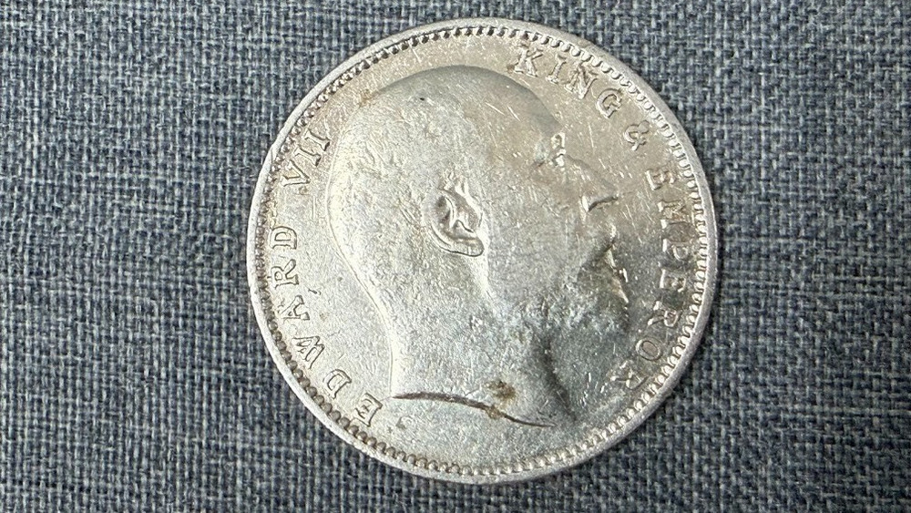 8 x 1904 - 1918 One Rupee Silver Coins