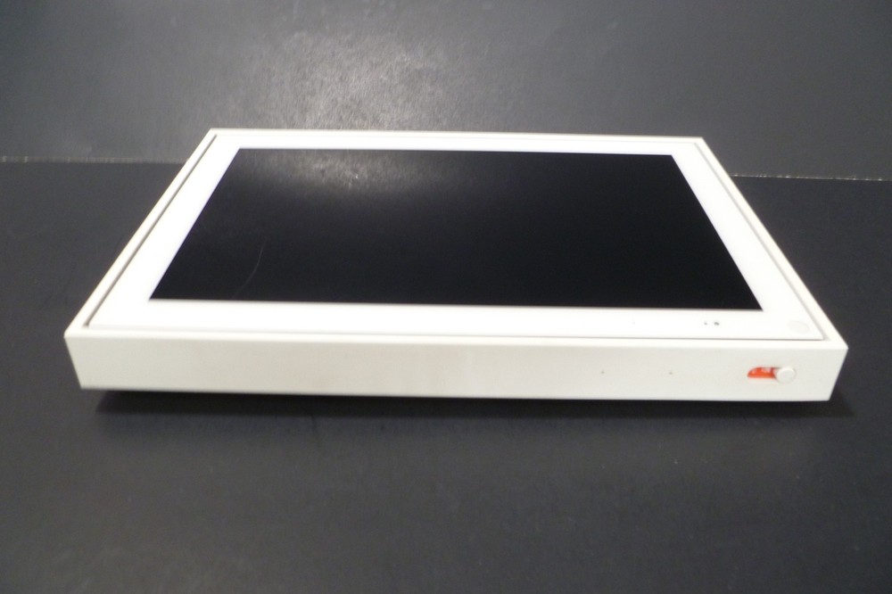 Facebook Portal Mini White- Smart Video Calling 8” Touch Screen Display / Works