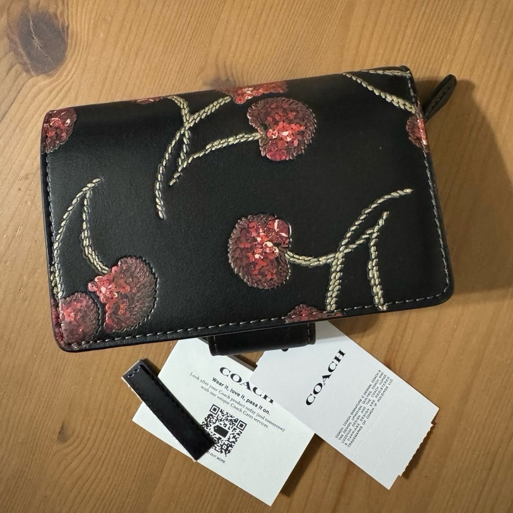 NWT ❤️ Coach Medium Corner Zip Wallet With Cherry Print