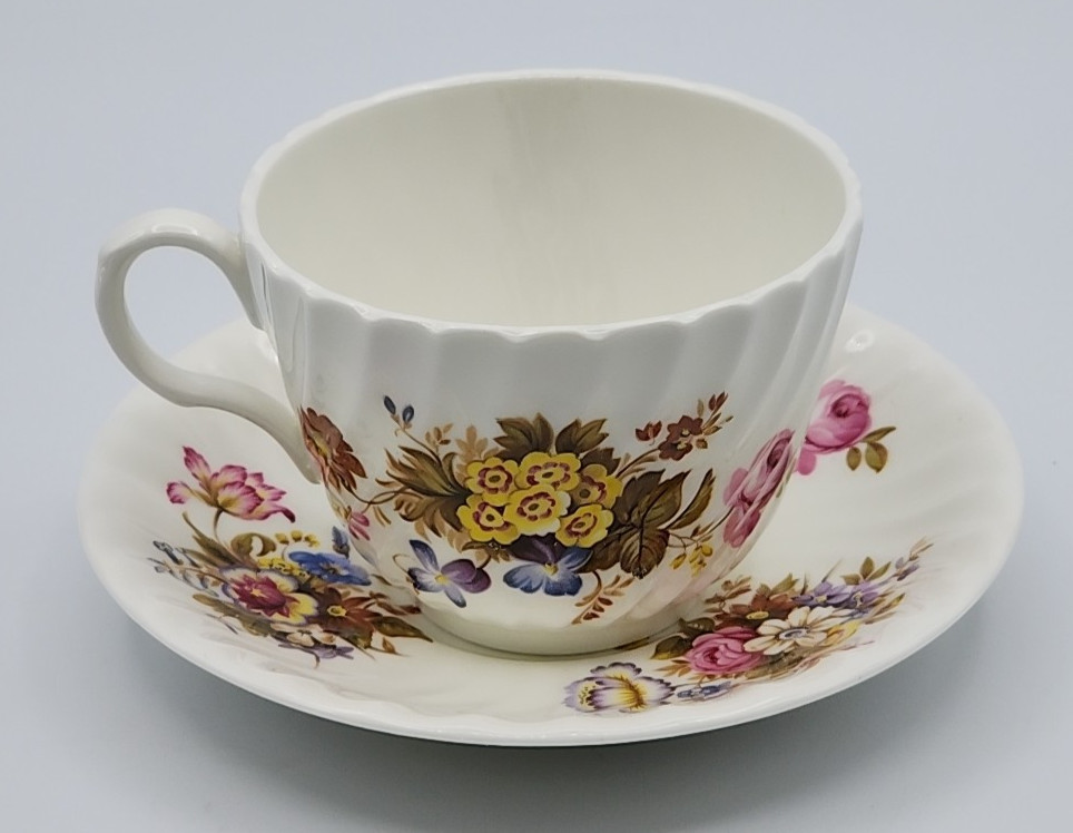 Aynsley Fine Bone China Summertime Pattern 5 Piece Place Setting READ BLUE