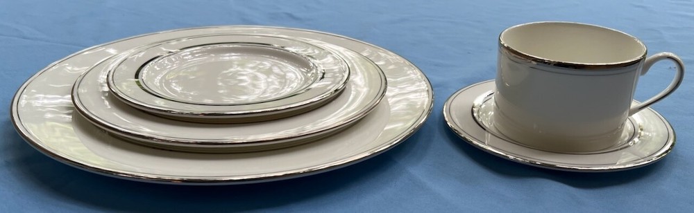 Lenox Kate Spade Library Lane Platinum 5-Piece Place Setting Mint Condition
