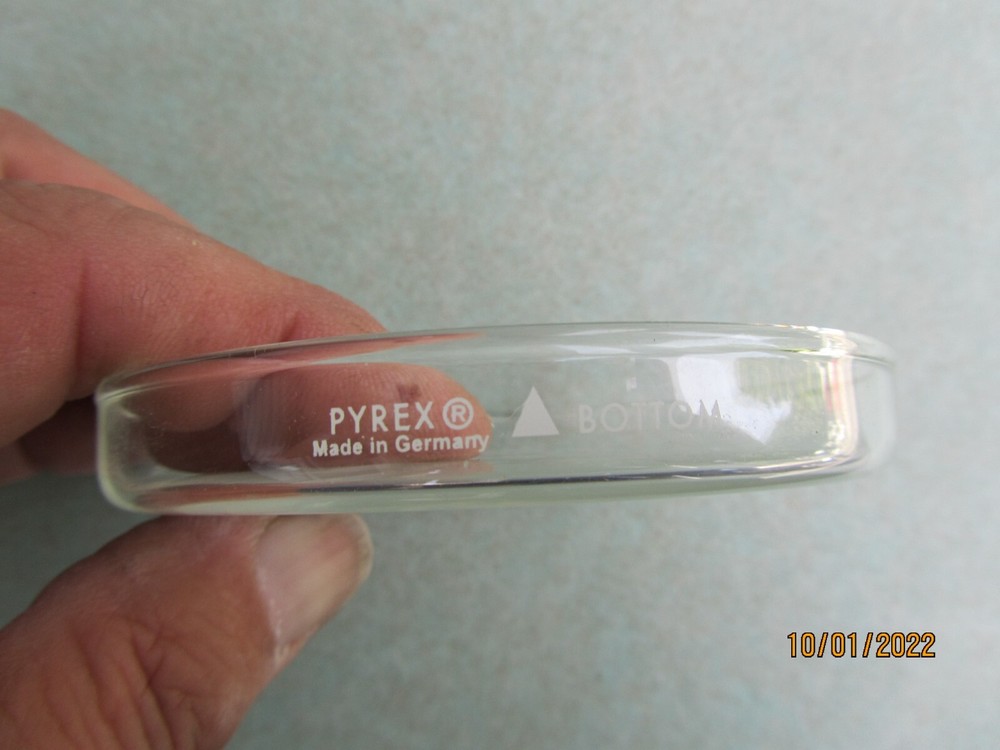 3 1/2" Dia Peri Dish w/Lid Made by Pyrex Germany