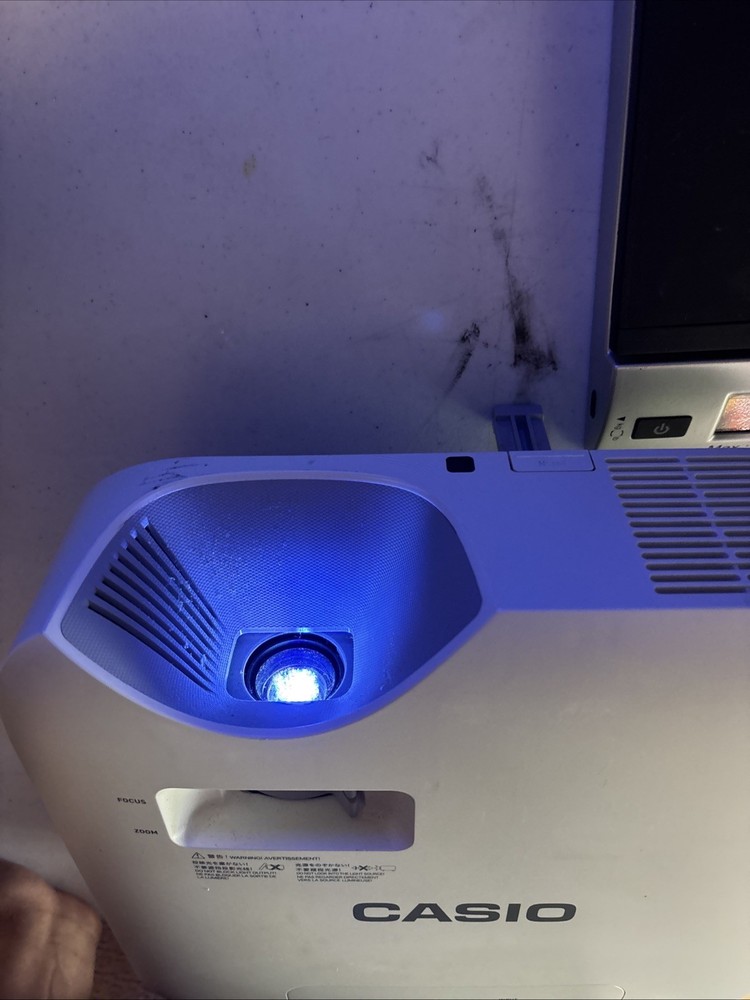 Casio XJ-V10X DLP Projector :)