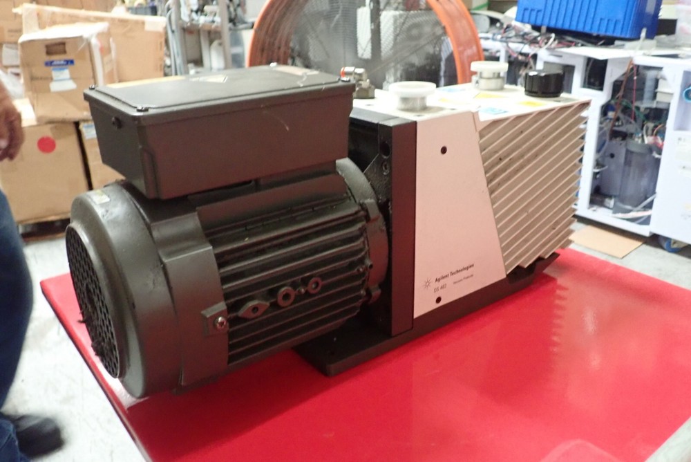Agilent Technologies / Varian DS-402 Rotary Vane Vacuum Pump