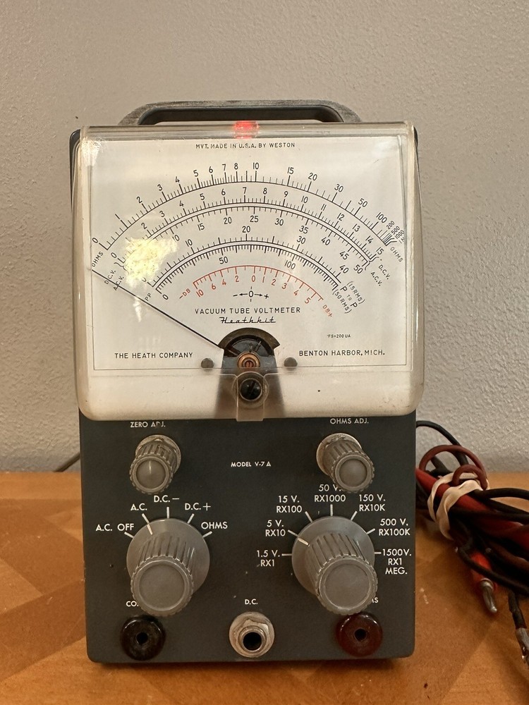 Vintage Heathkit VTVM Model V-7A Vacuum Tube Meter Powers On / Untested
