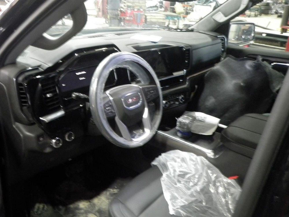 2026 Sierra 1500 SLT Upper Air Shutter