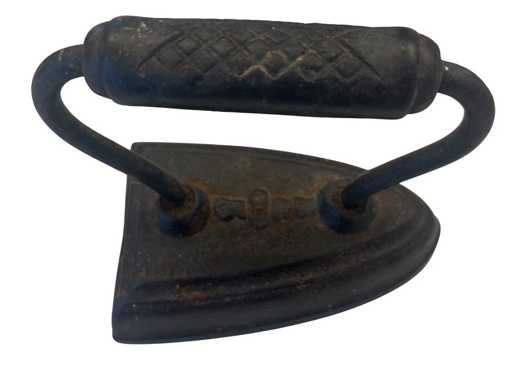 Antique Cast Iron Sad Iron B&CO #5