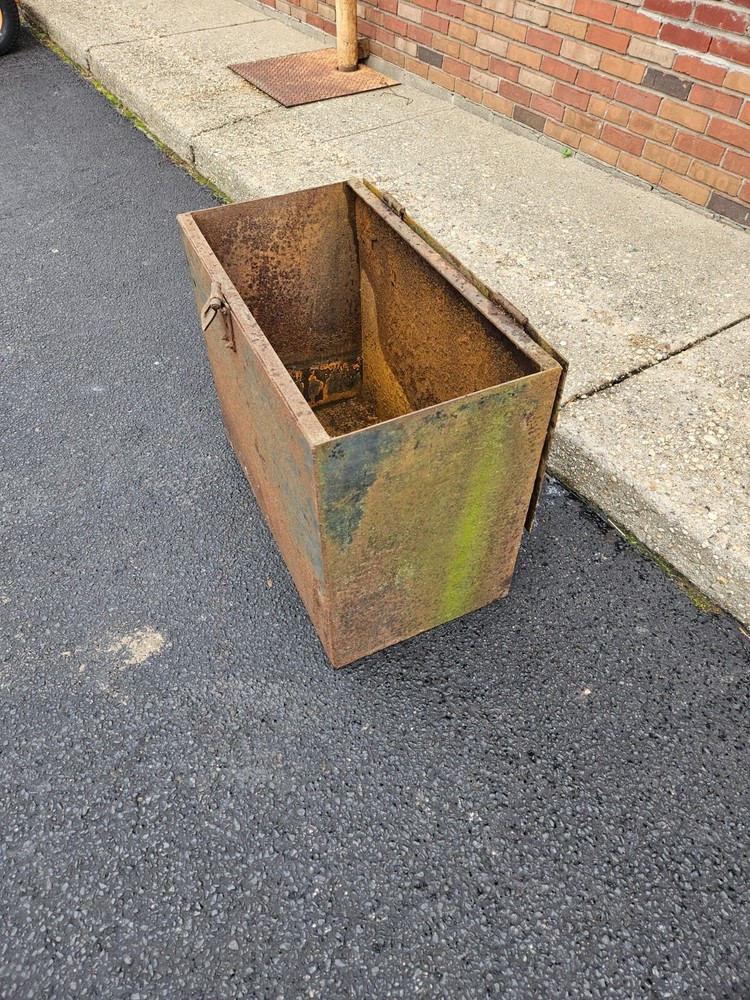 Metal Chest/Tool Box top latch