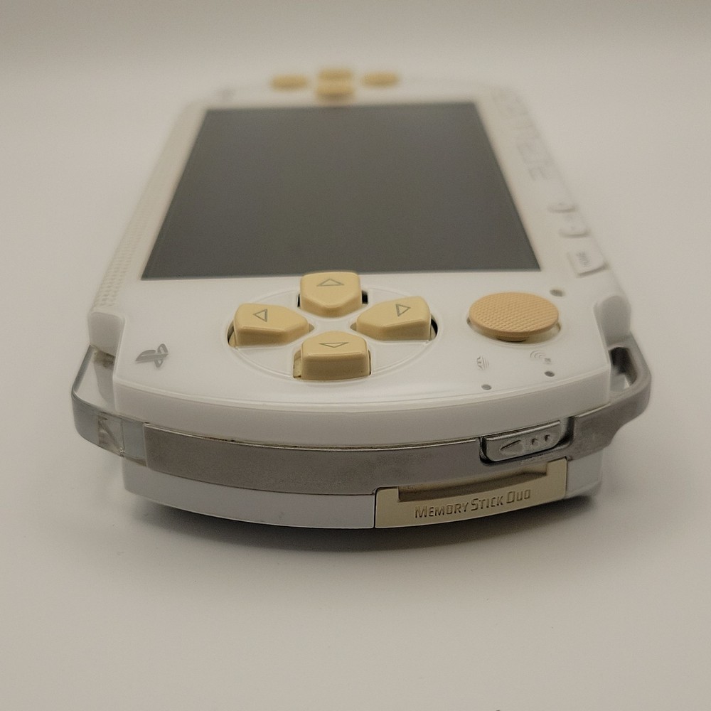 Sony PSP 1000 White Beige Handheld System Wi-Fi Capability CFW ready.