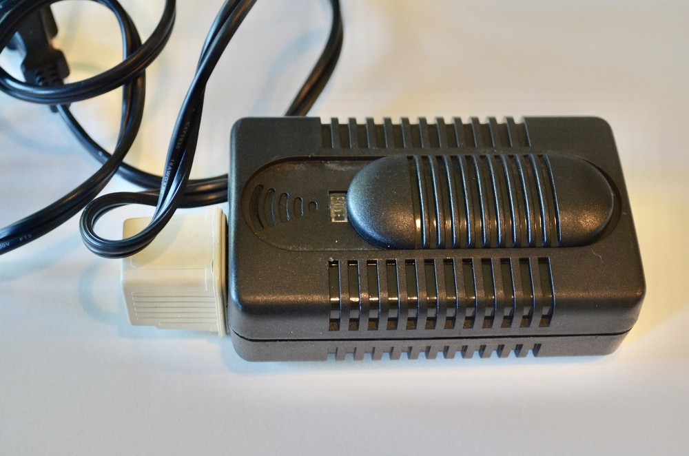 Lowel Tota Light New Bulb, Barn Doors, Cables, Dimmer Control, Screen, Tested