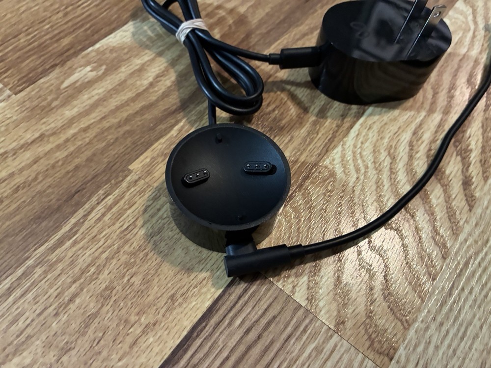 Meta Quest Pro Compact Controller Charging Dock - Free Shipping