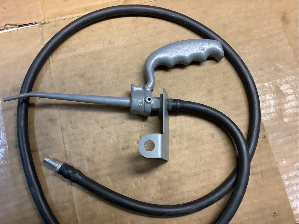 D513 Oiler Handle And Hose