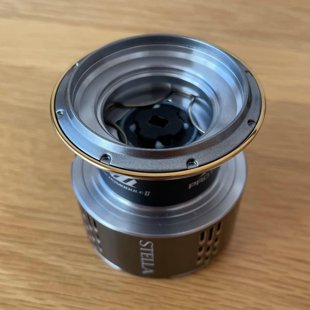 18 Stella 4000XG spool