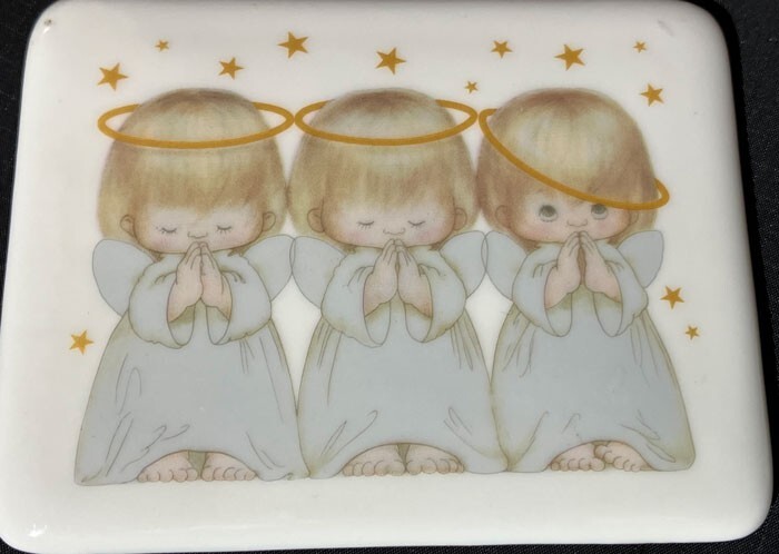 VINTAGE RETANGULAR TRINKET BOX PRAYING COMICAL ANGELS THAILAND
