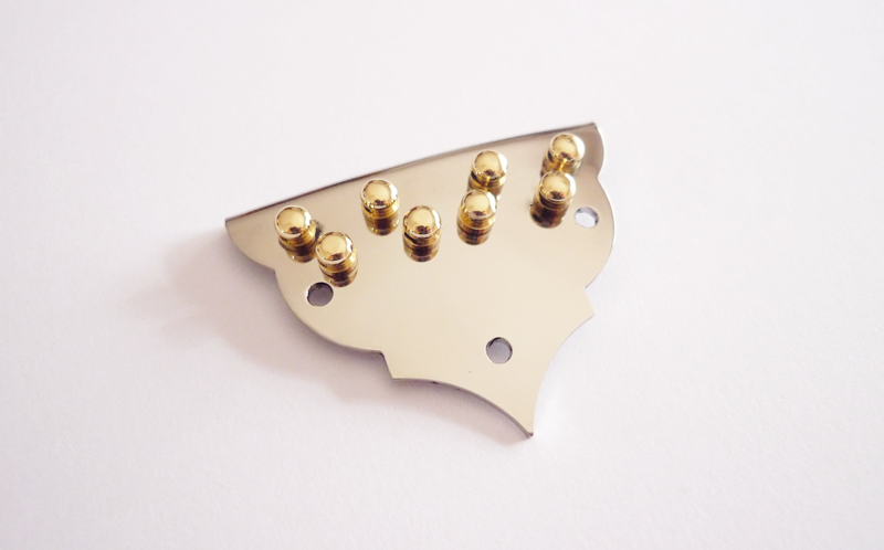 Tailpiece for mandolin with screws