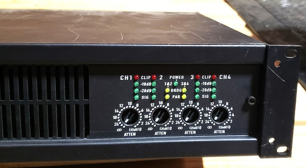 QSC CX-204V 4 channel power amp CX204V
