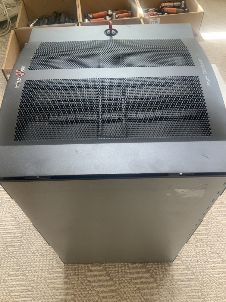 APC InfraStruXure Rack Mount Power Distrubution Panel Box 0M-2797