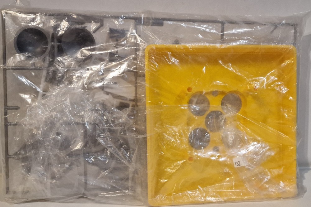 Space : Apollo Saturn V Rocket & Jupiter C model kits